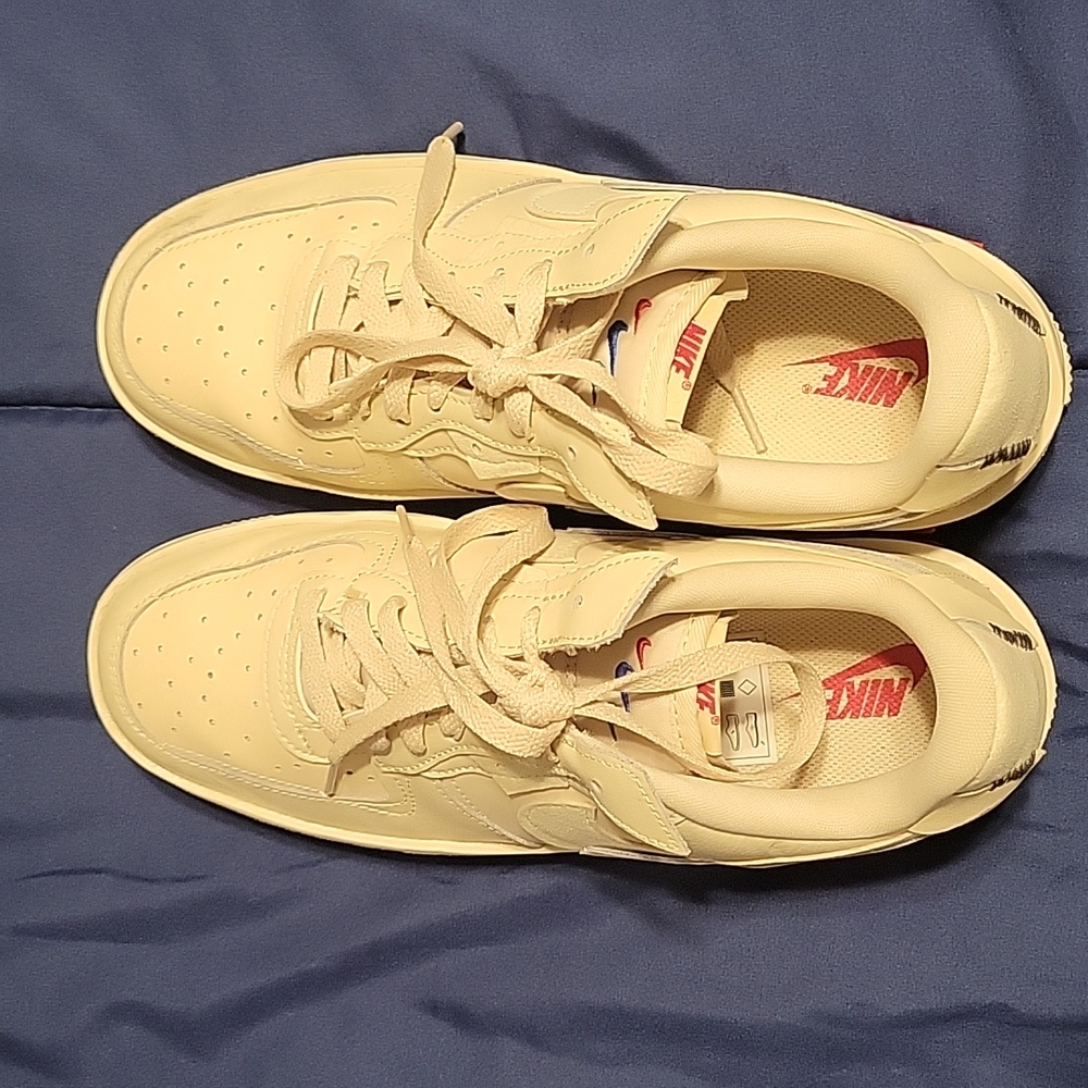 Womens Nike shoe